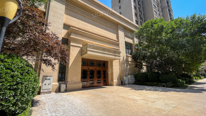 天房天拖秋泽园外景图