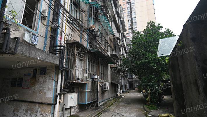 电杆厂宿舍外景图