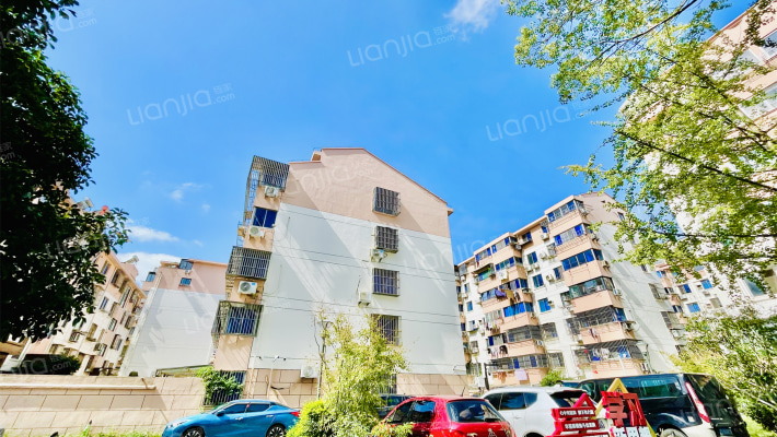 山明四村外景图