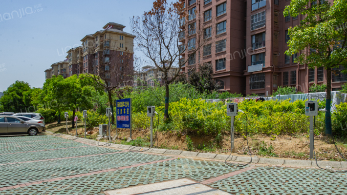 玉兰花园二期和园外景图