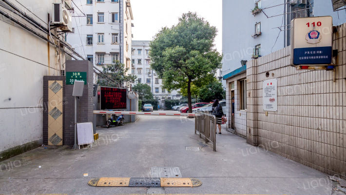 五莲一小区外景图