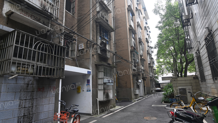 伍家岭电信宿舍外景图