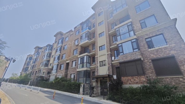 长鹭悦湖外景图