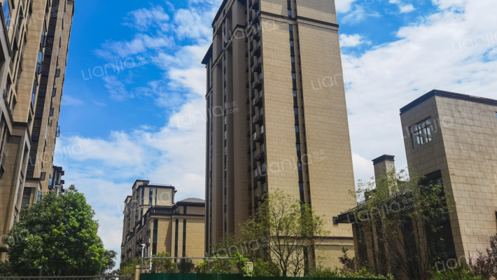 亚新溱水府外景图