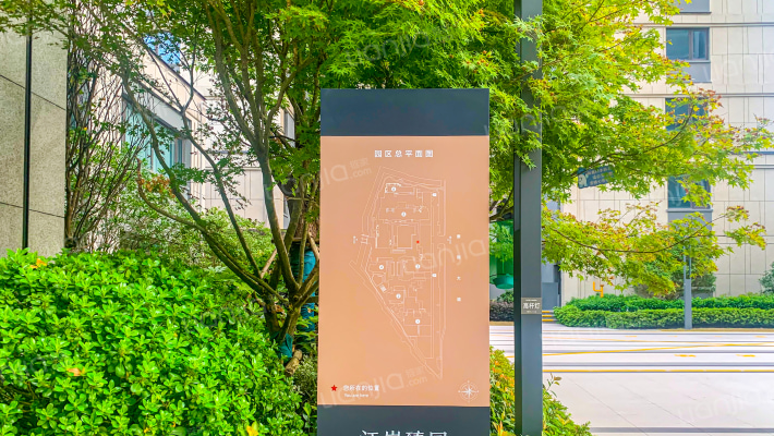 融创江岸臻园外景图