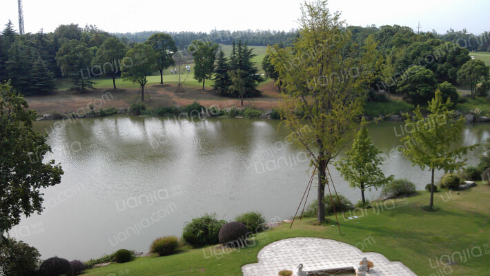 佘山高尔夫郡外景图