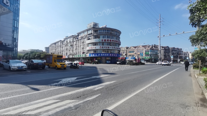 中天观庭外景图