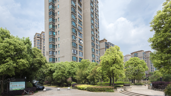 碧湖云溪外景图