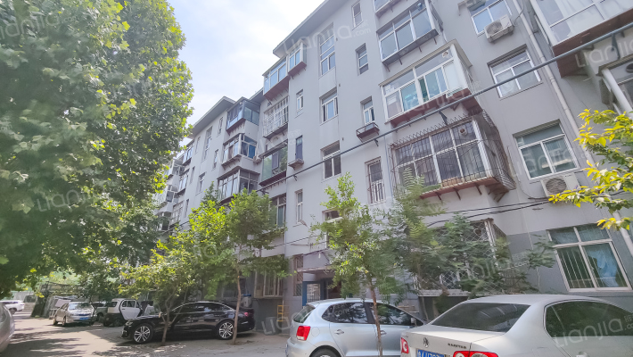 齐鲁工业大学三宿舍外景图