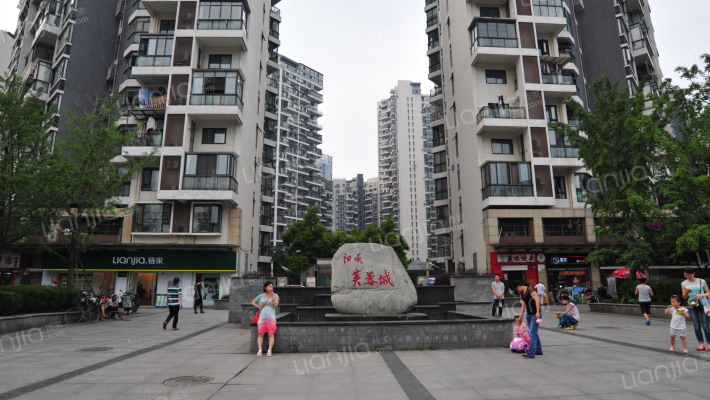 阳曦芙蓉城外景图