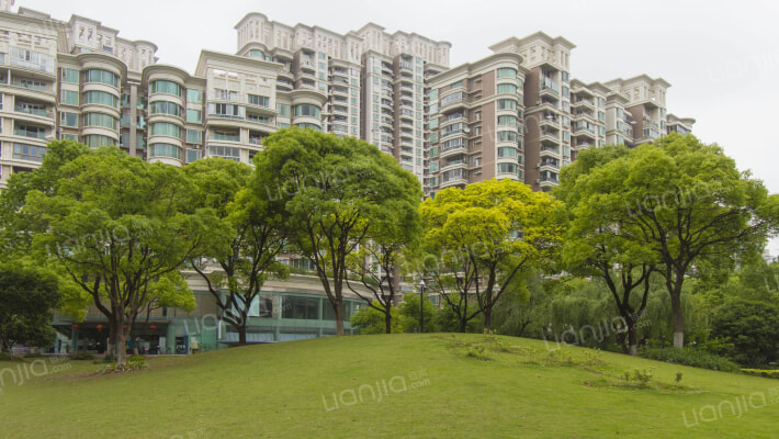 华丽家族花园外景图