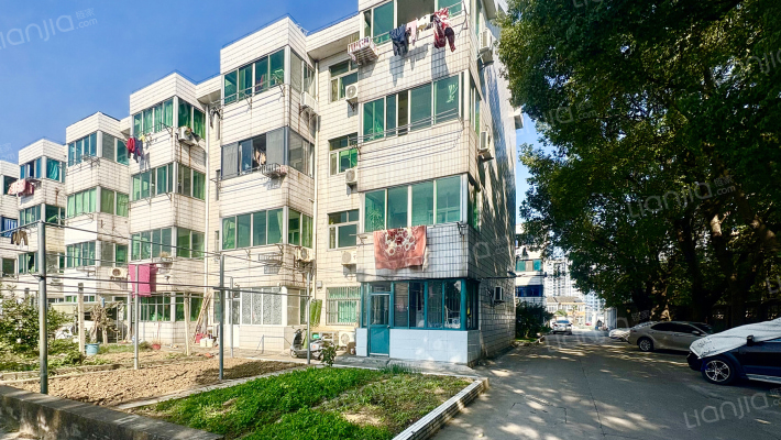 东湖塘中学教师家舍外景图