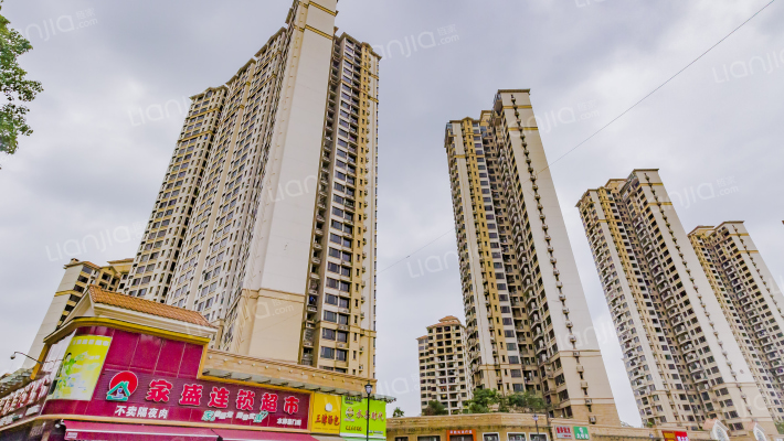 水岸豪门外景图