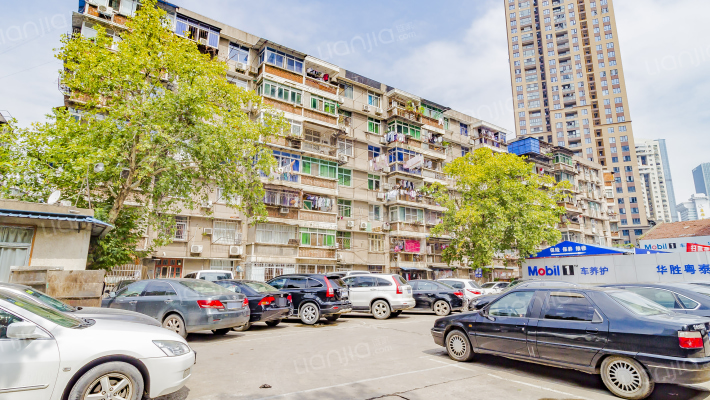 银丰宿舍外景图