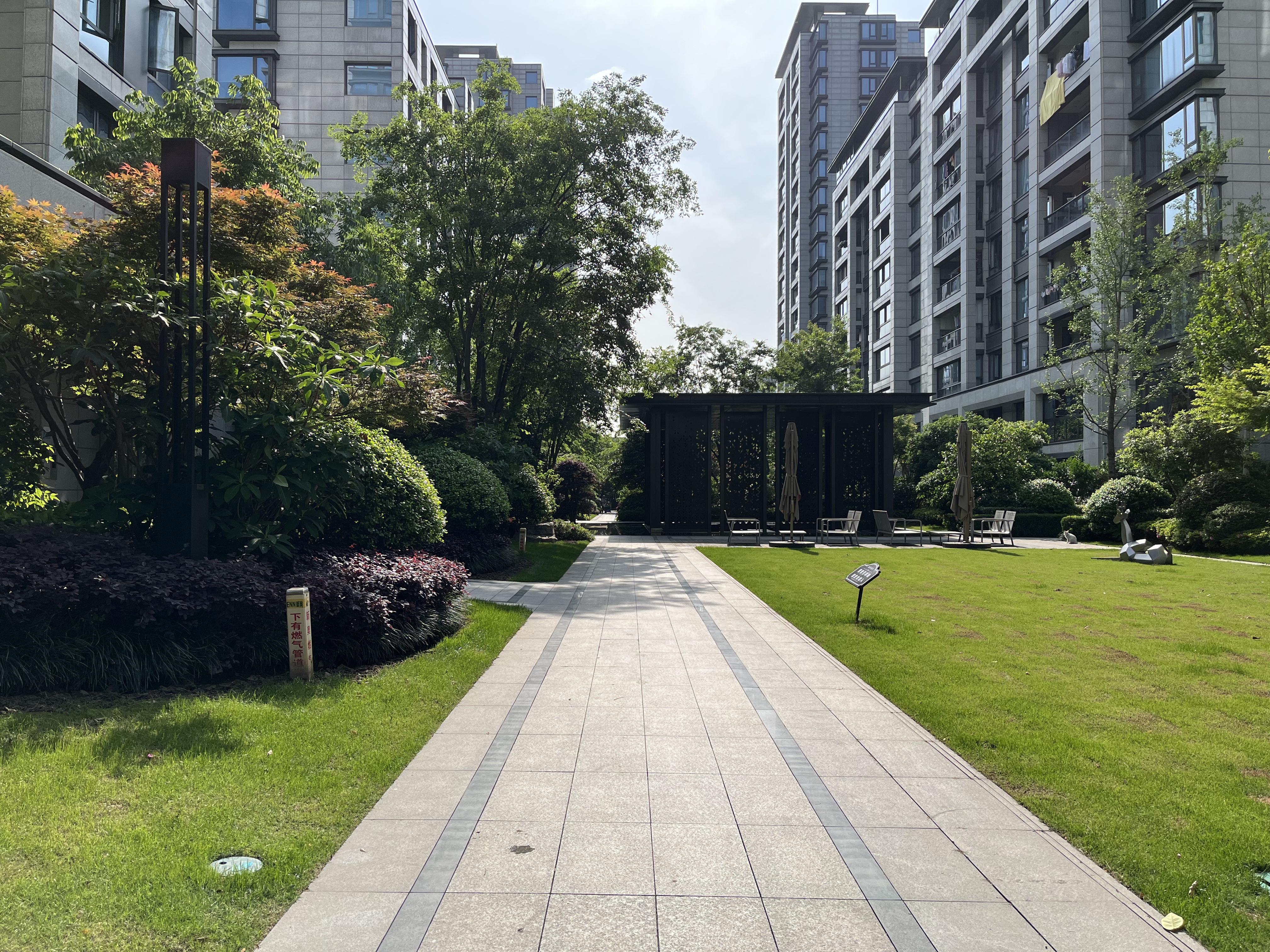 Majestic compound photo 6