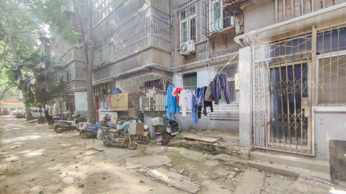 西安市房地局住宿区外景图