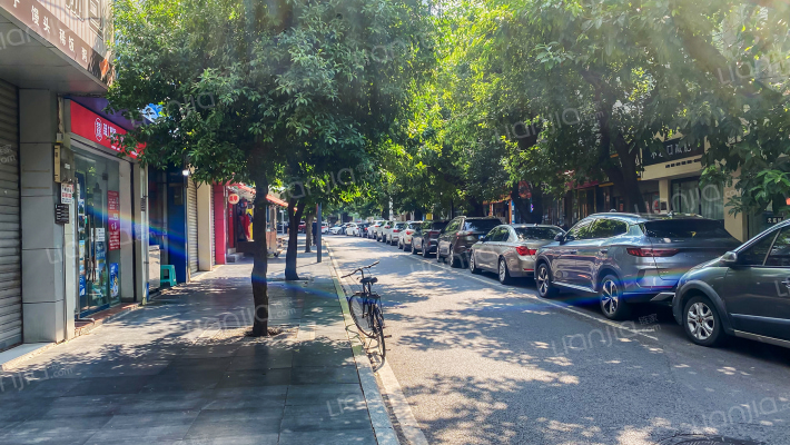 东风林场家属院外景图