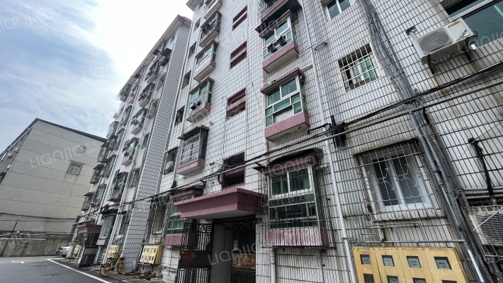 国税局宿舍楼外景图