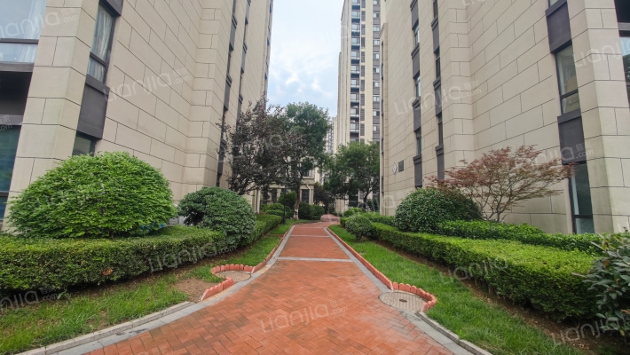 保利里院里三期外景图