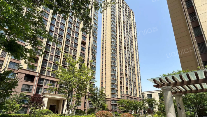 山水龙城山湖郡外景图