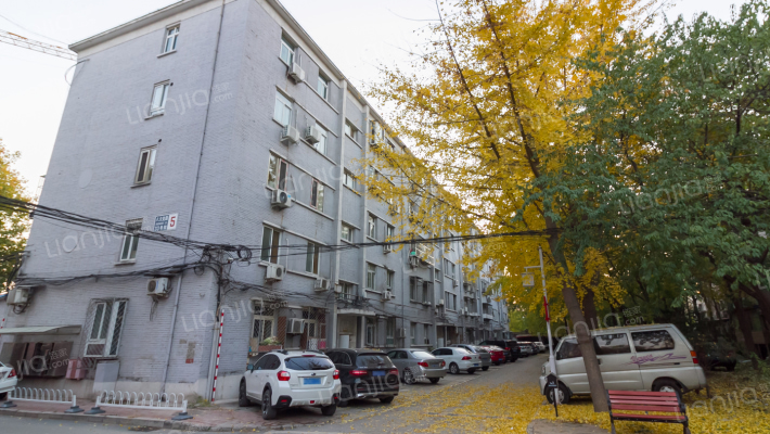 八大处整形医院家属楼外景图