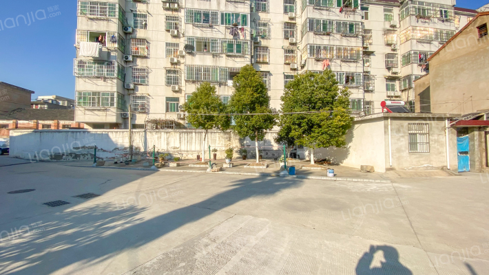 乡企局宿舍外景图