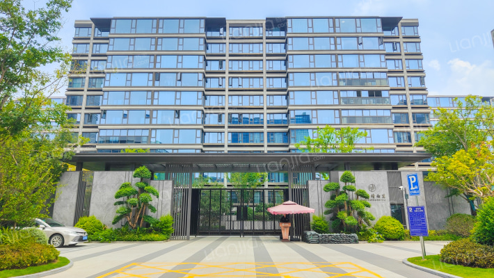 江望晴雨里外景图