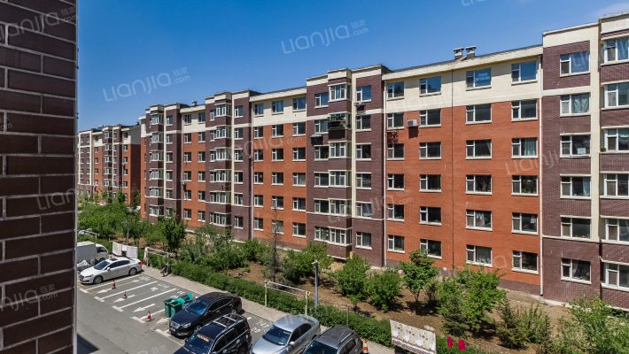 耿家河畔新居外景图