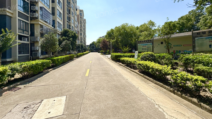 学府小区外景图