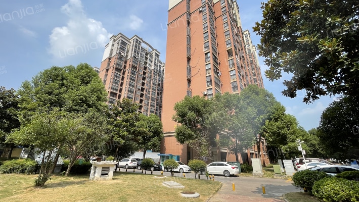 华展中央花园外景图