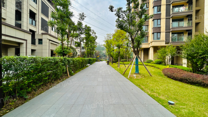 阳光100阿尔勒外景图