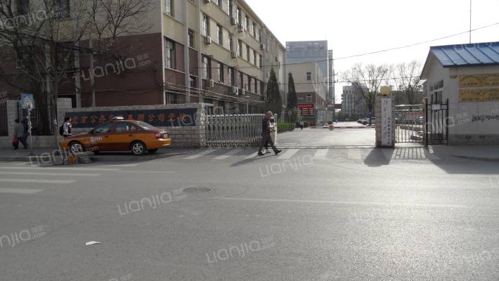 公交党校宿舍外景图