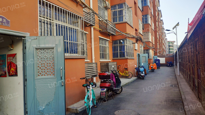 自来水家属楼外景图