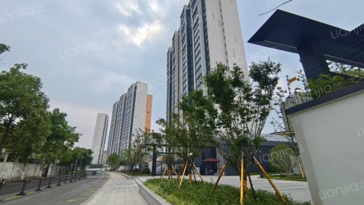江南未来生活广场外景图