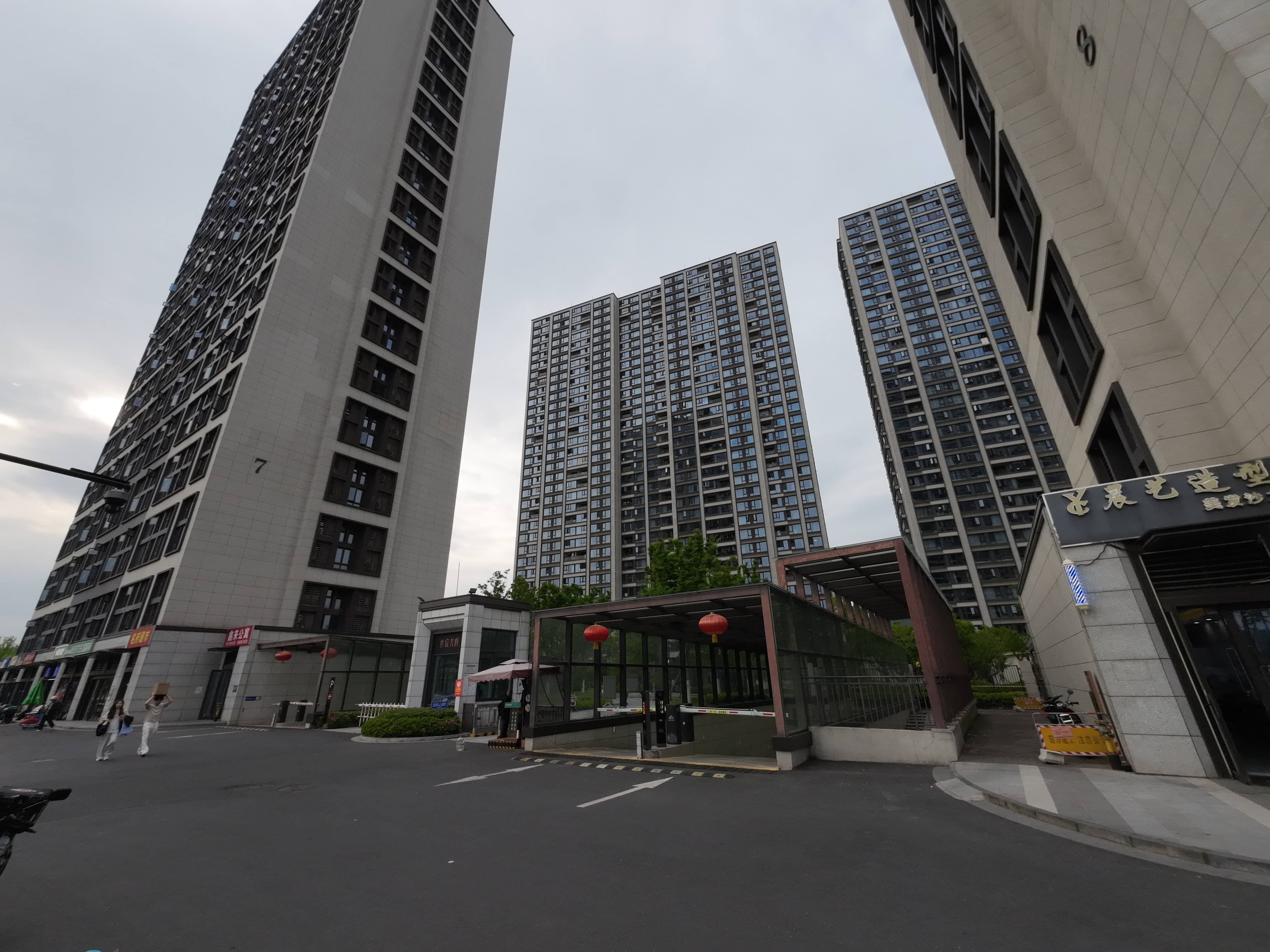 世宸名府小区实景 7