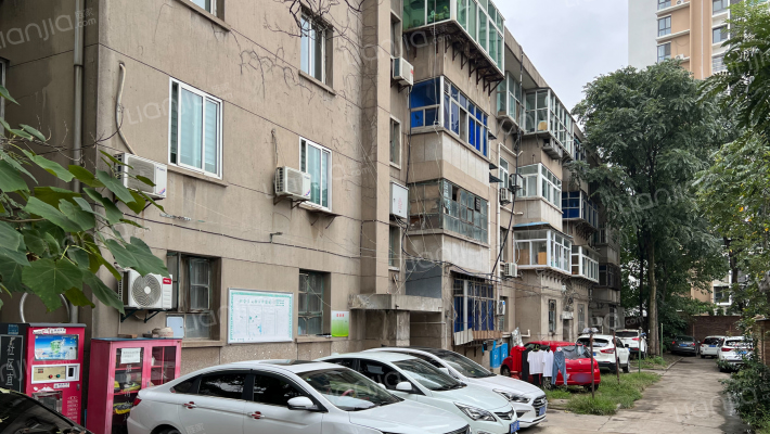 西安浐灞车务段职校家属楼外景图