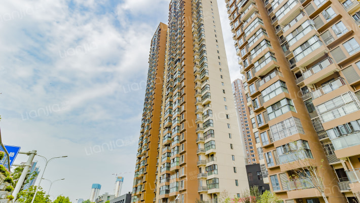 地铁汉阳城外景图