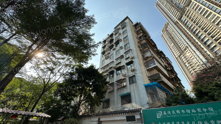 西村教师楼外景图