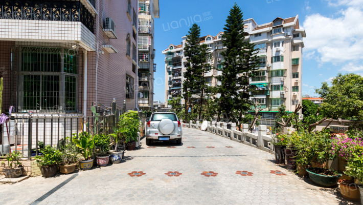 博士山庄外景图