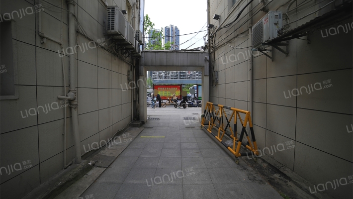 解放大道842号外景图