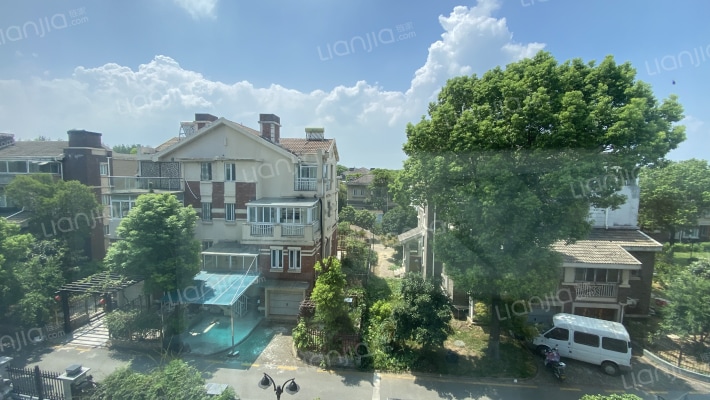 聆湖丽墅外景图