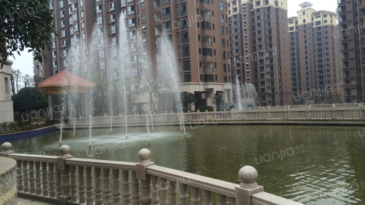 碧水春城外景图