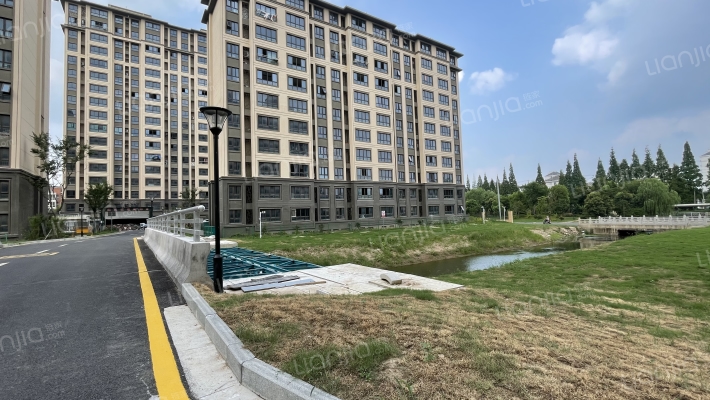 港邻新村外景图