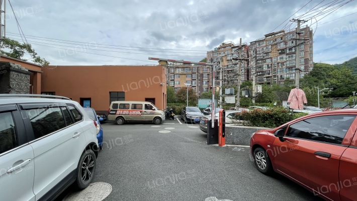 新添寨电信宿舍楼外景图