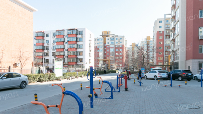 航大小区院楼外景图