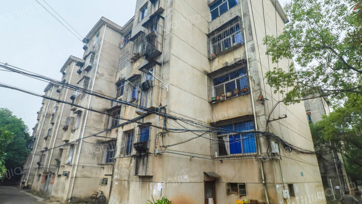 血防站宿舍外景图