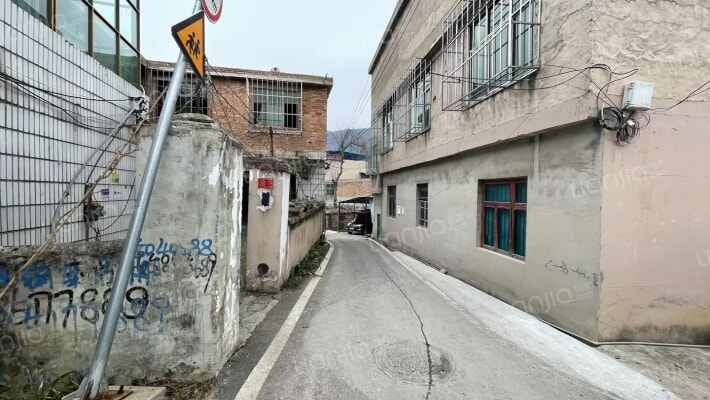 扁山村后午组外景图