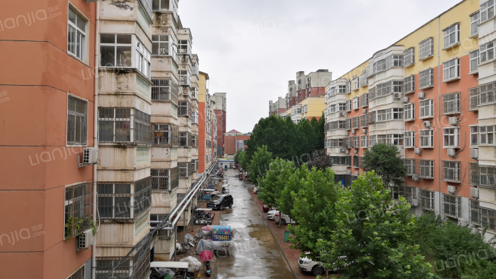 博士东园外景图