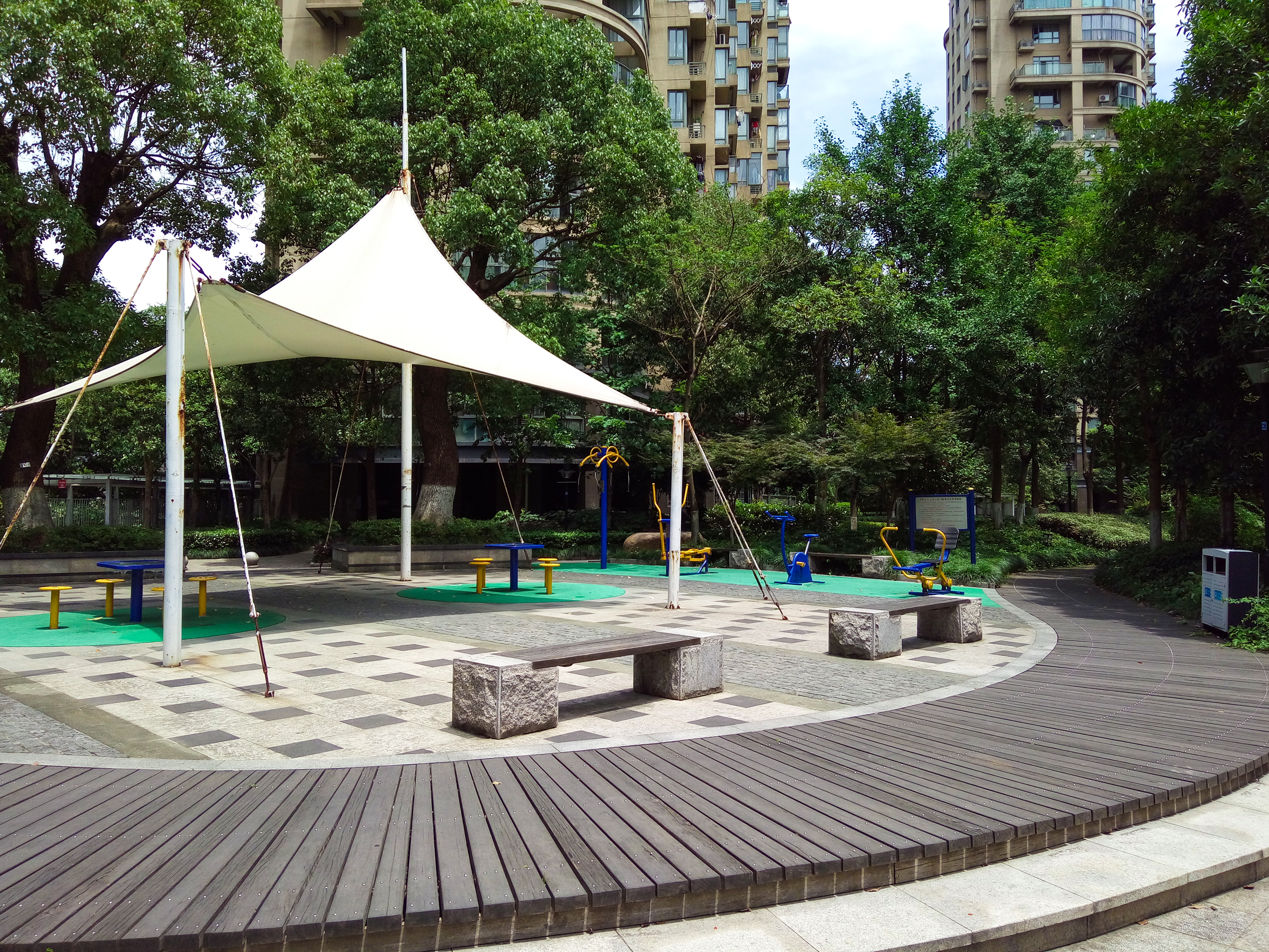 红街公寓小区实景 3