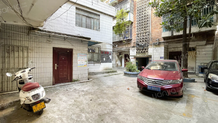 岳英街32号外景图